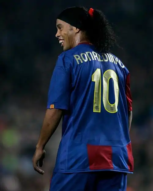 他目前依然 他目前依然